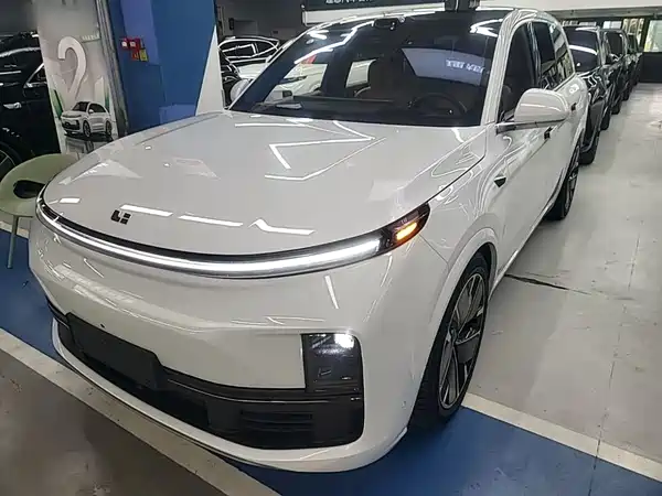 Li Auto L8 2025