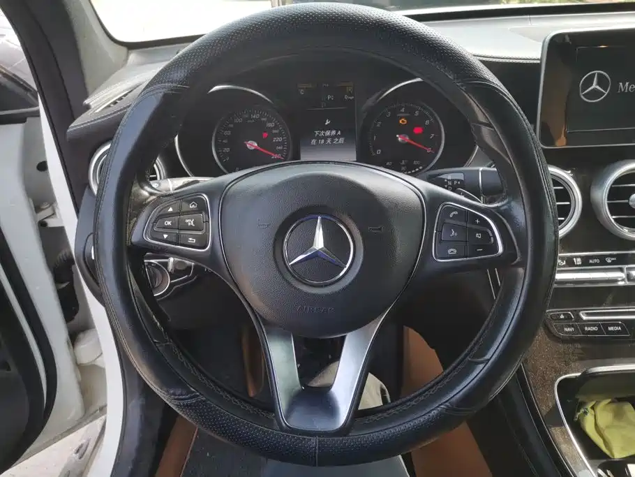 Mercedes-Benz GLC 2017 — фото 15