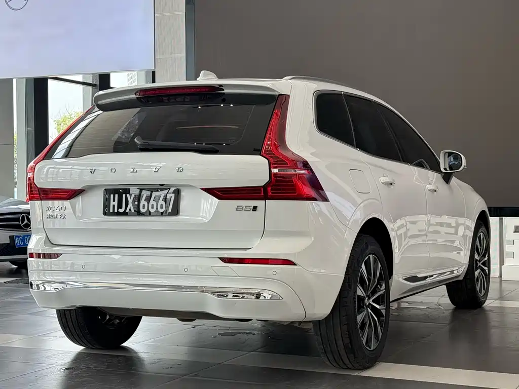 Volvo XC60 2022 — фото 7