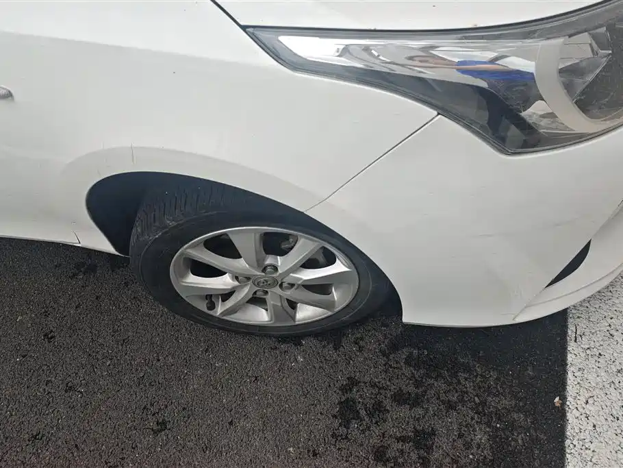 Toyota Yaris L 2018 — фото 6