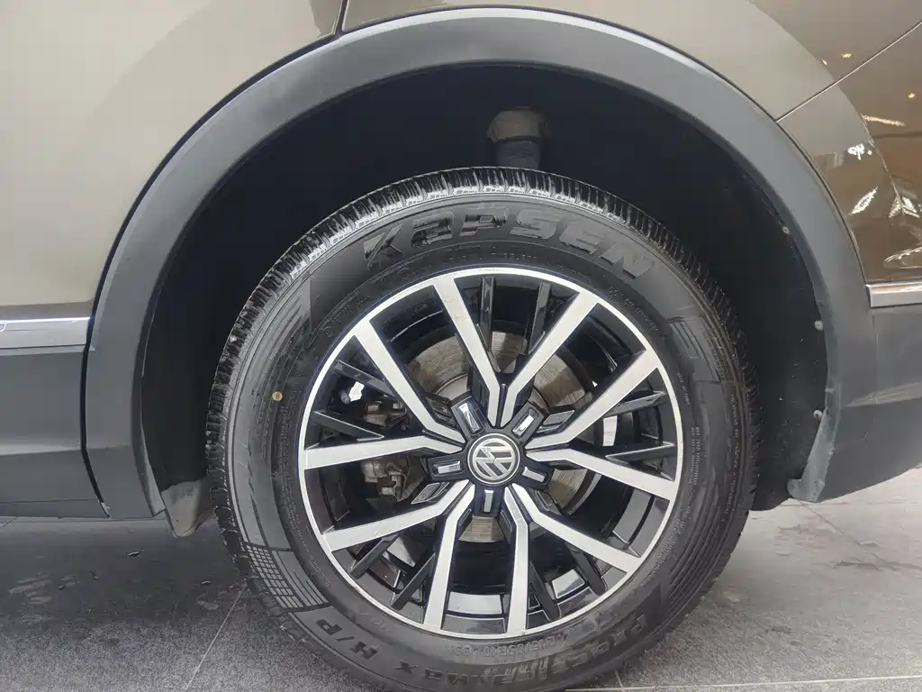 Volkswagen Tiguan L 2018 — фото 16