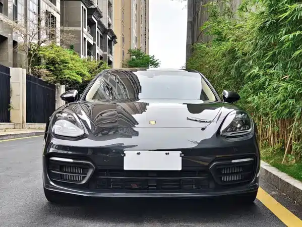 Porsche Panamera 2021