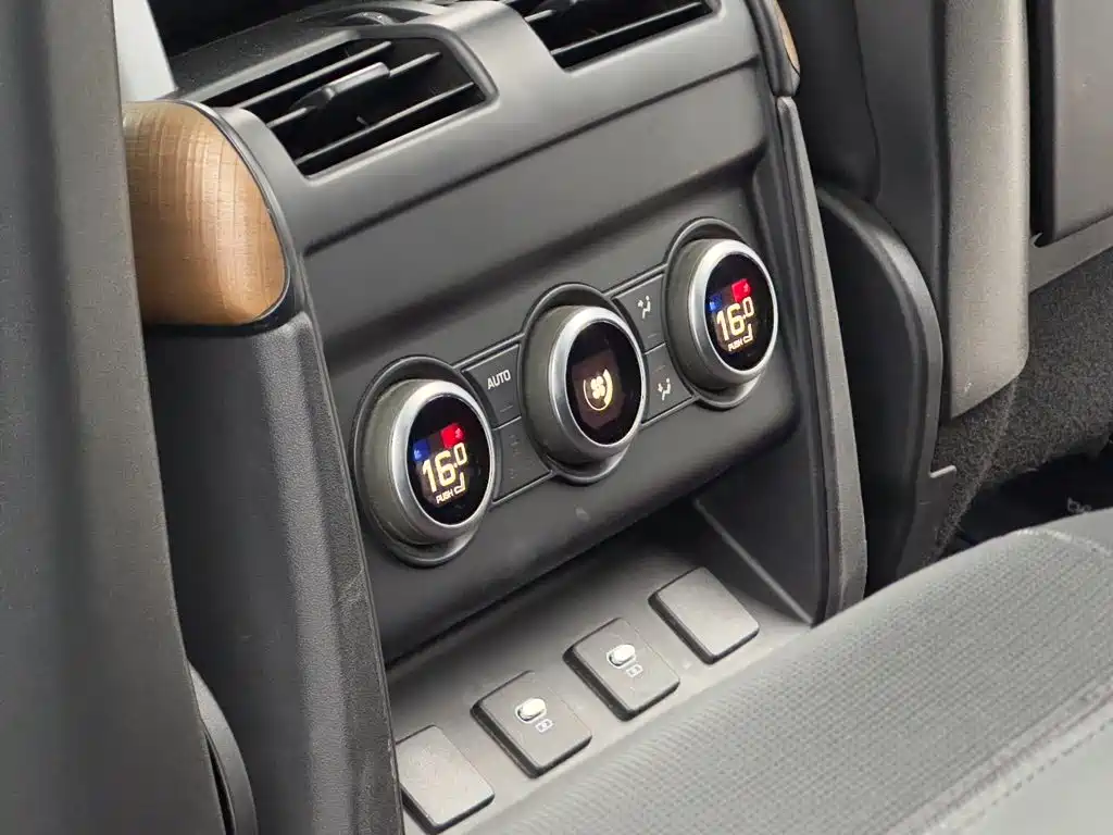 Land Rover Defender 2022 — фото 14
