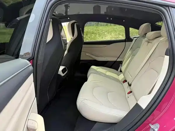 Xiaomi SU7 2024