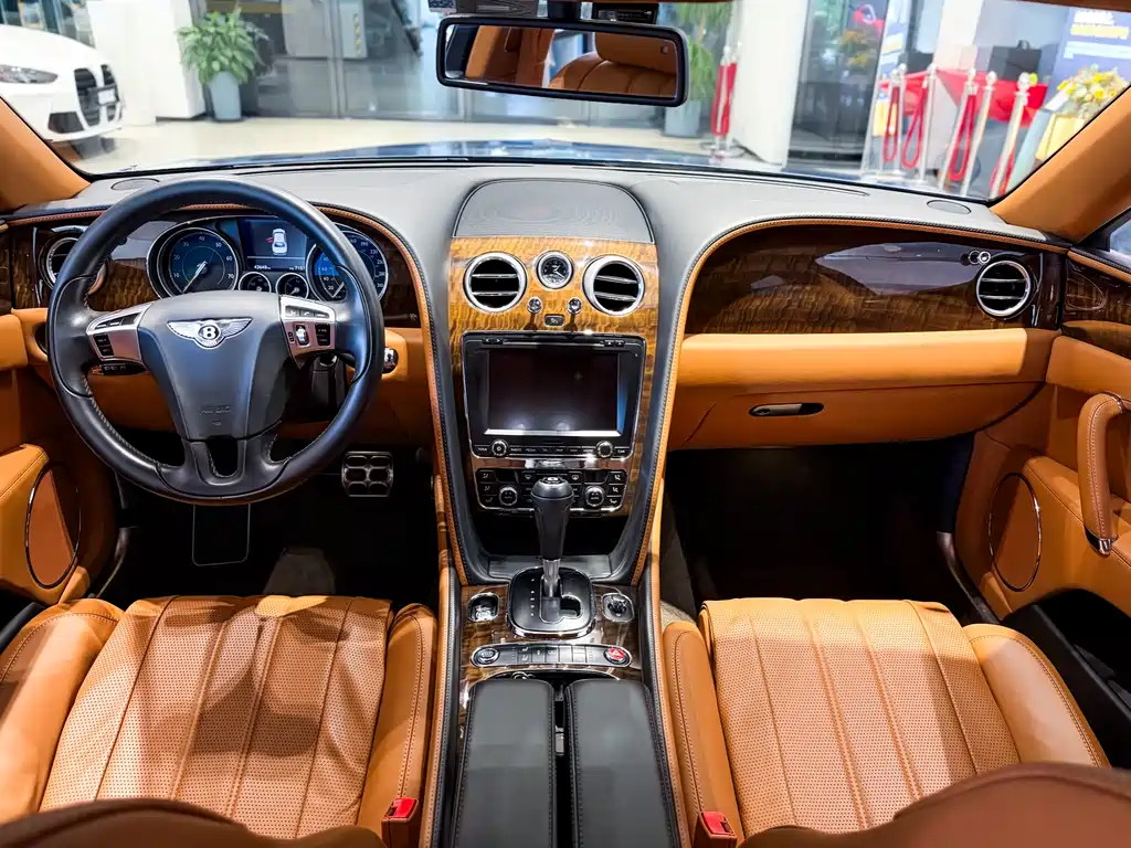 Bentley Flying Spur 2016 — фото 18