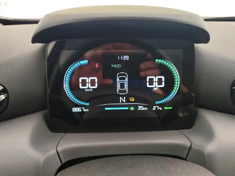 Leapmotor Zero Running T03 2025 — фото 14