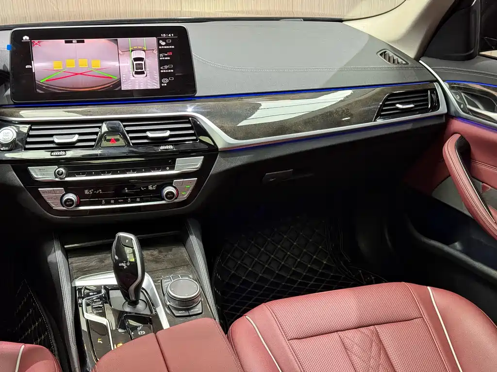 BMW 5 Series 2021 — фото 17