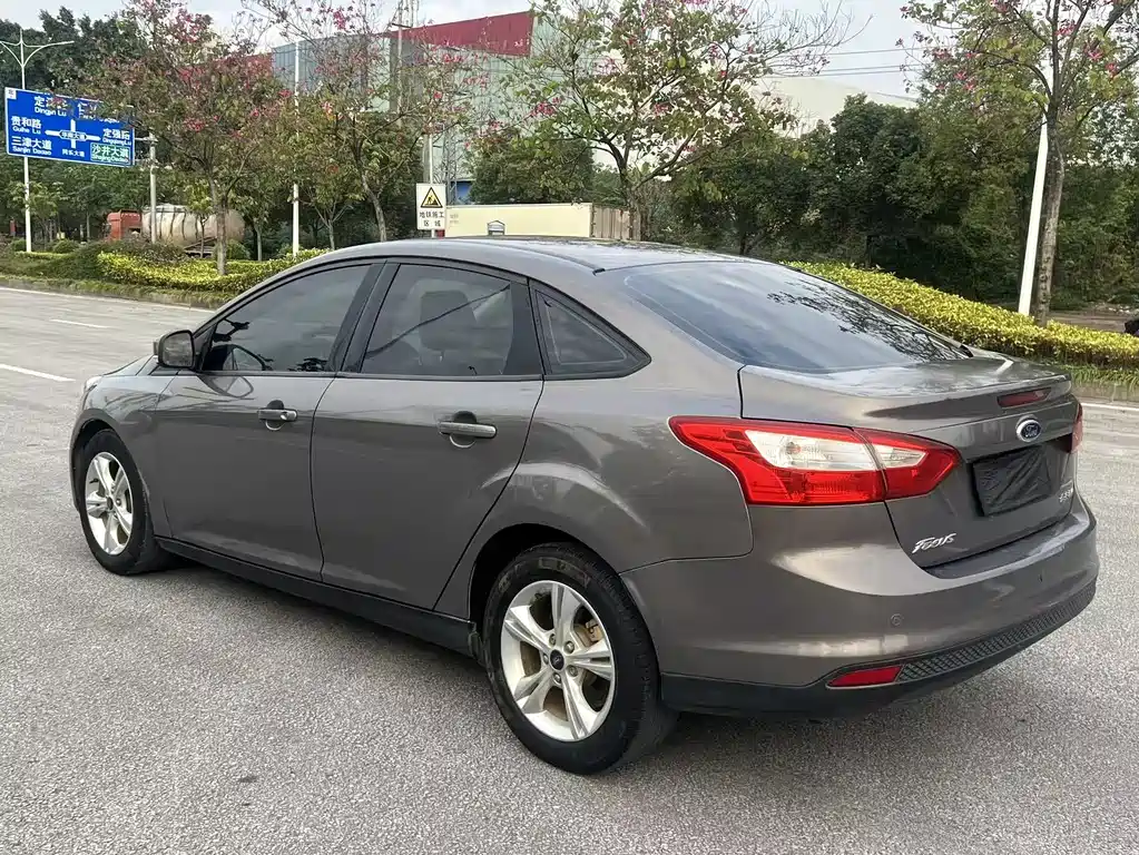 Ford Focus 2015 — фото 4