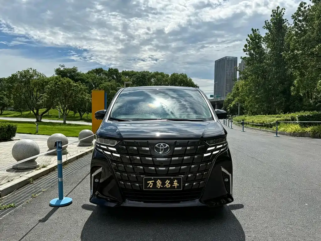 Toyota Alphard 2024 — фото 3