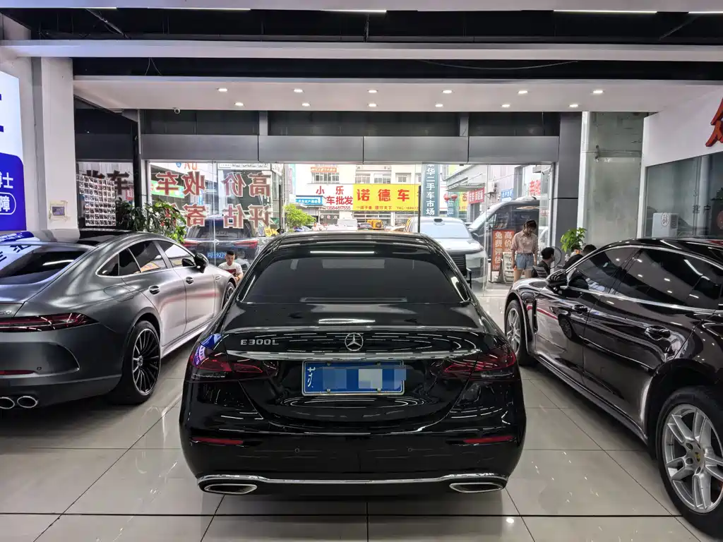 Mercedes-Benz E-Class 2023 — фото 13
