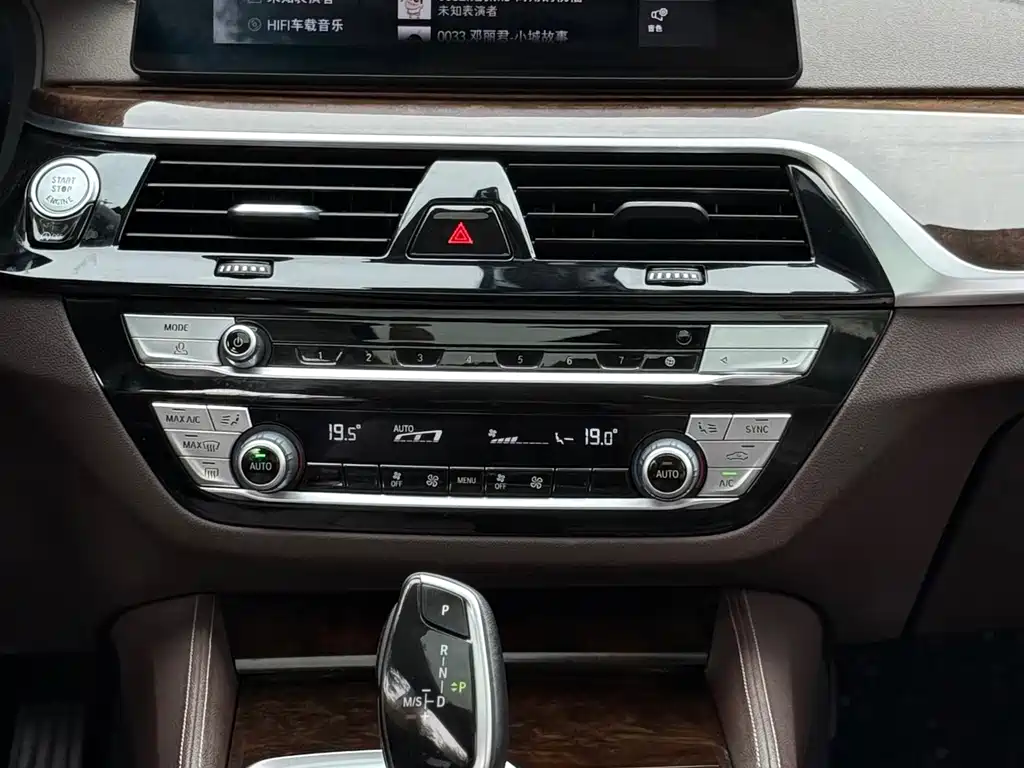 BMW 5 Series 2020 — фото 19