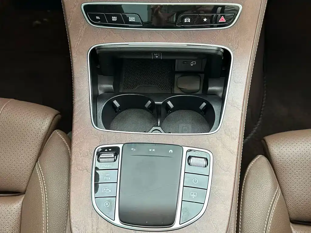 Mercedes-Benz E-Class 2022 — фото 13