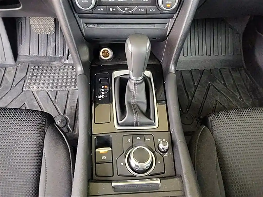 Mazda 3 Axela 2019 — фото 14