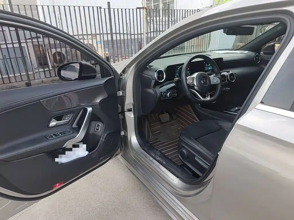 Mercedes-Benz A-Class 2019 — фото 16