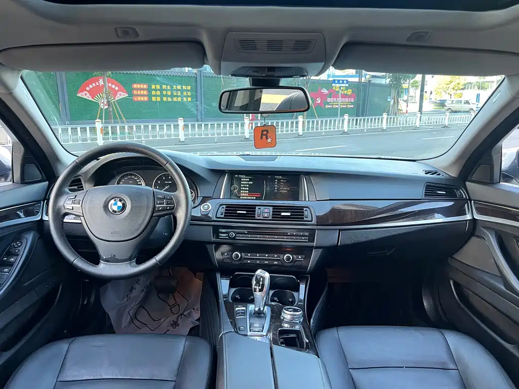 BMW 5 Series 2014 — фото 16