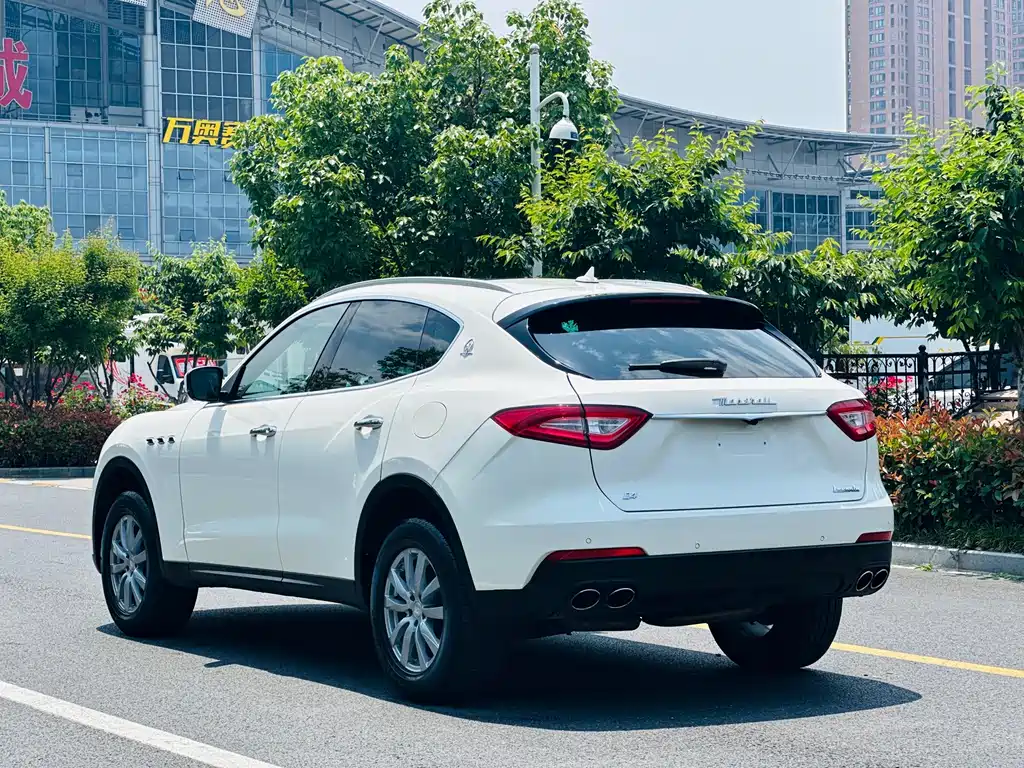 Maserati Levante 2018 — фото 14