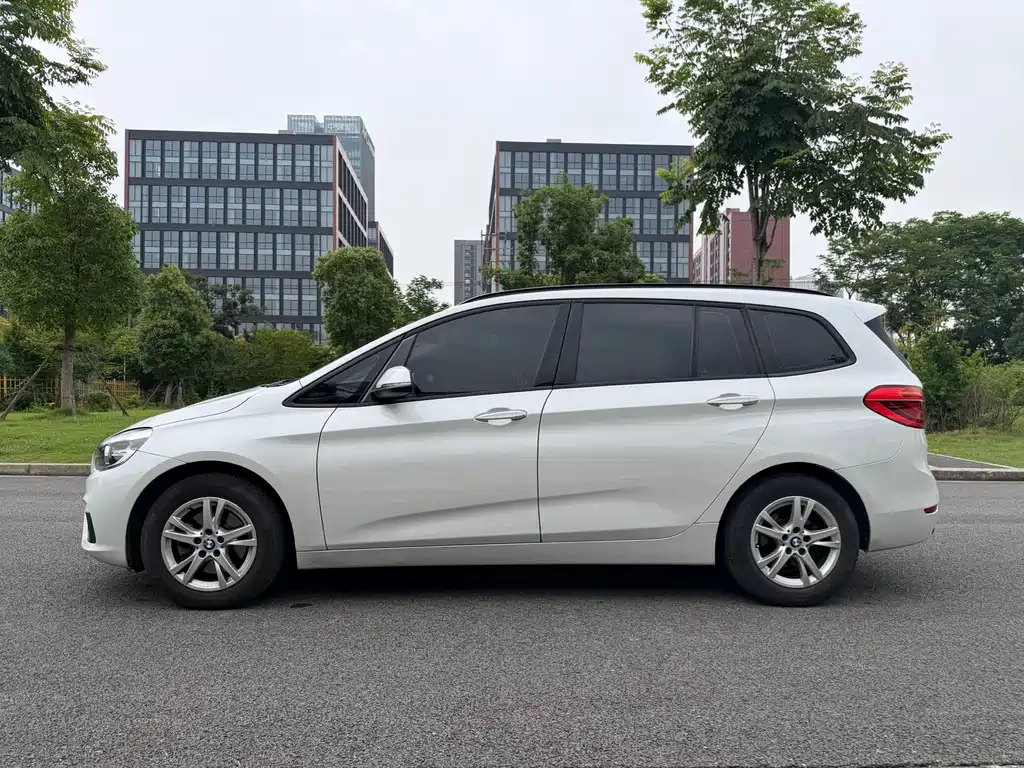 BMW 2 Series Gran Tourer 2017 — фото 8
