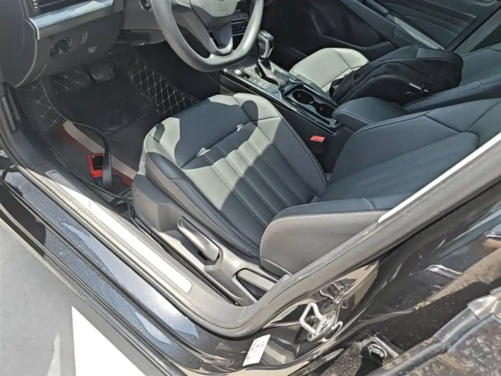 Volkswagen Passat PHEV 2022 — фото 15