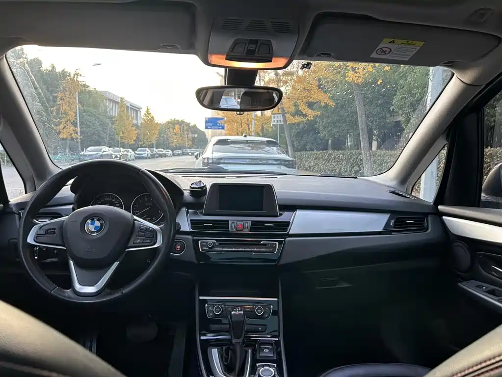 BMW 2 Series Active Tourer 2018 — фото 12