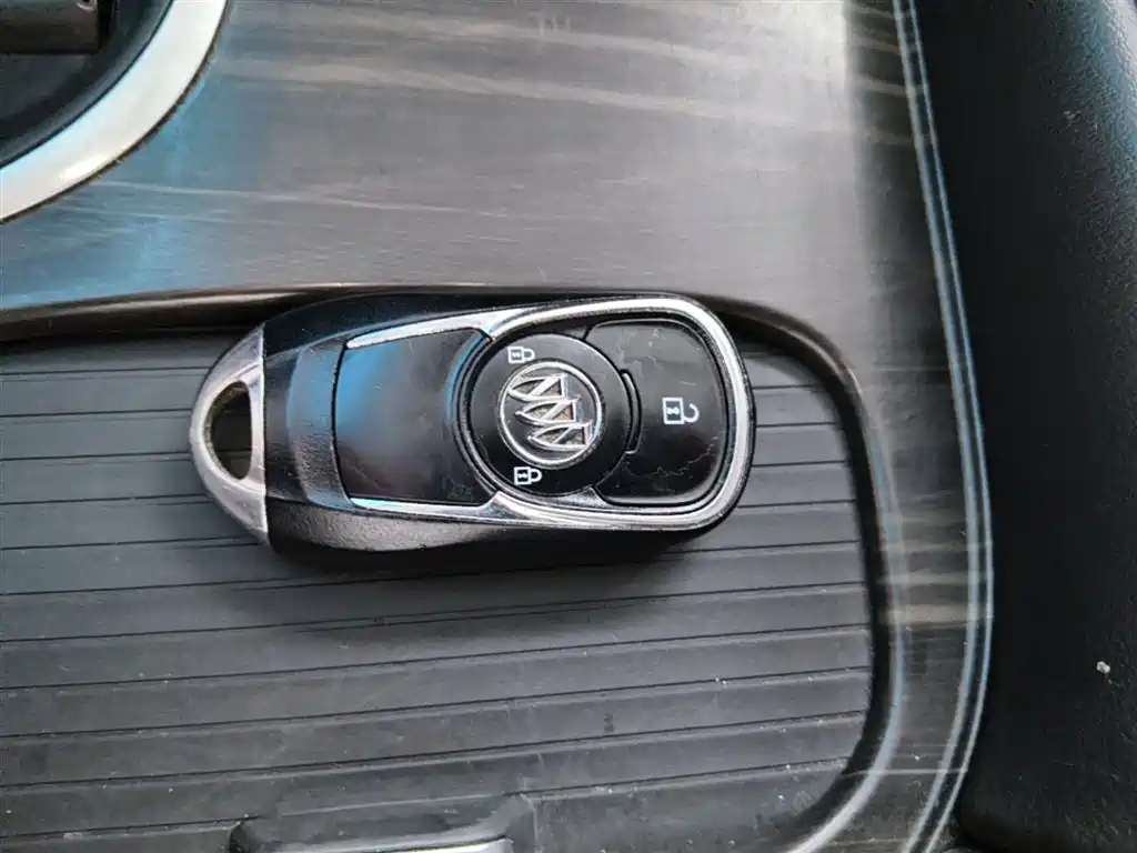 Buick Envision Plus 2018 — фото 9