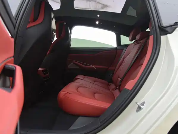 Xiaomi SU7 2025