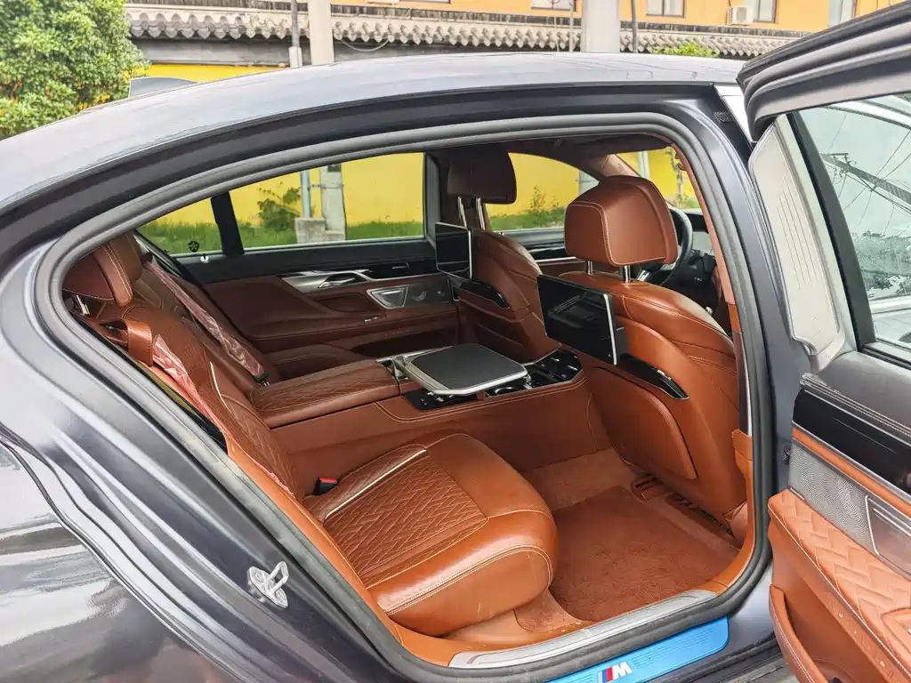 BMW 7 Series 2019 — фото 11
