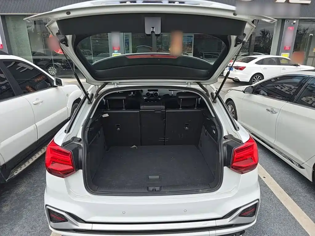 Audi Q2L 2023 — фото 19