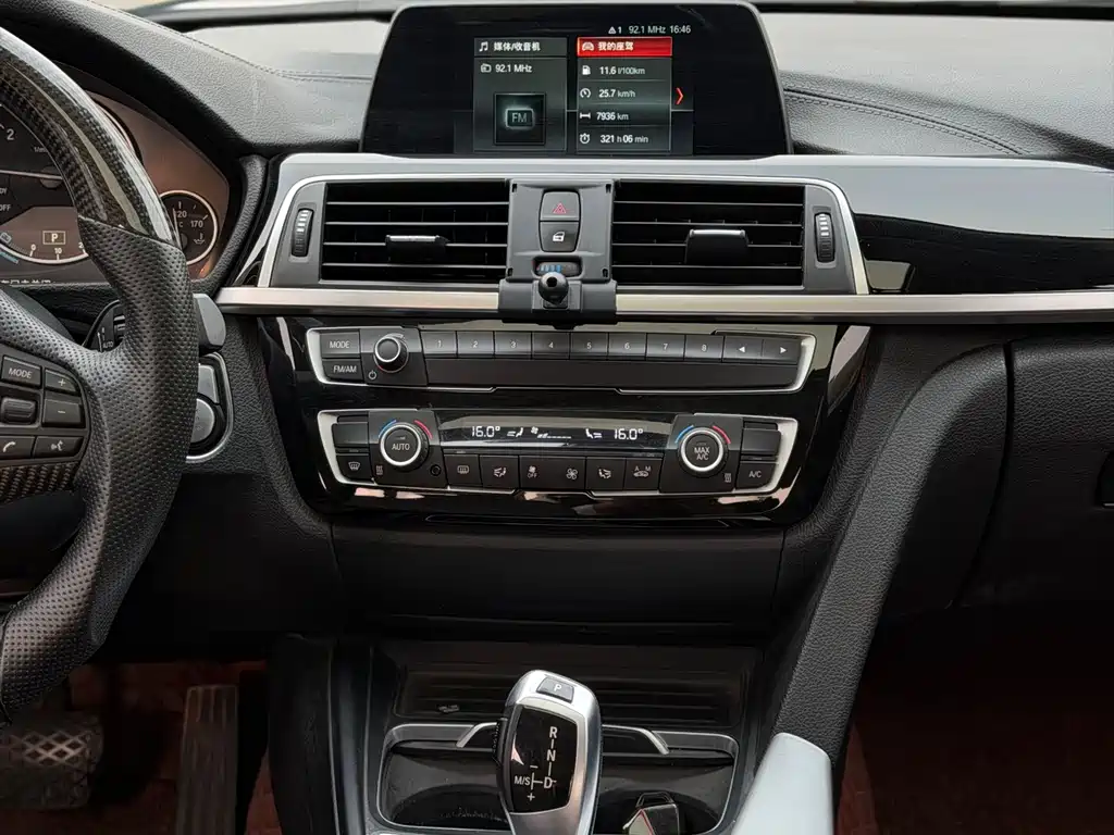 BMW 3 Series 2018 — фото 10