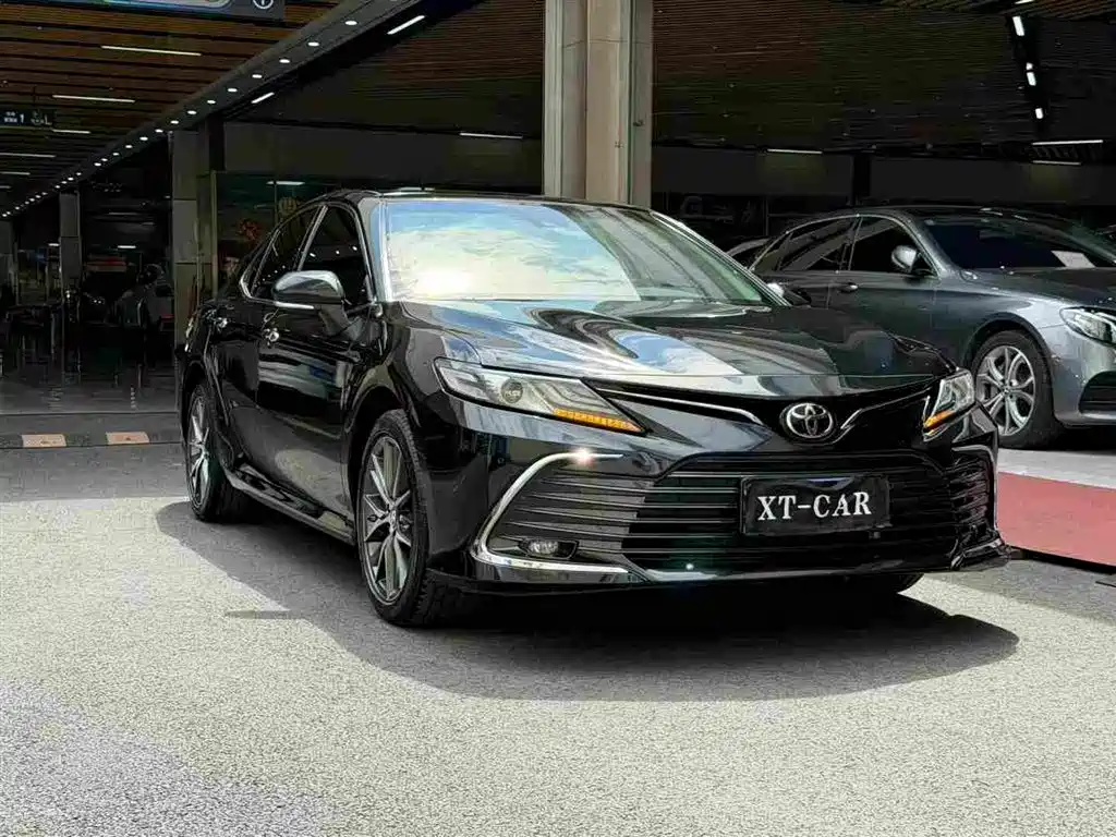 Toyota Camry 2022 — фото 2