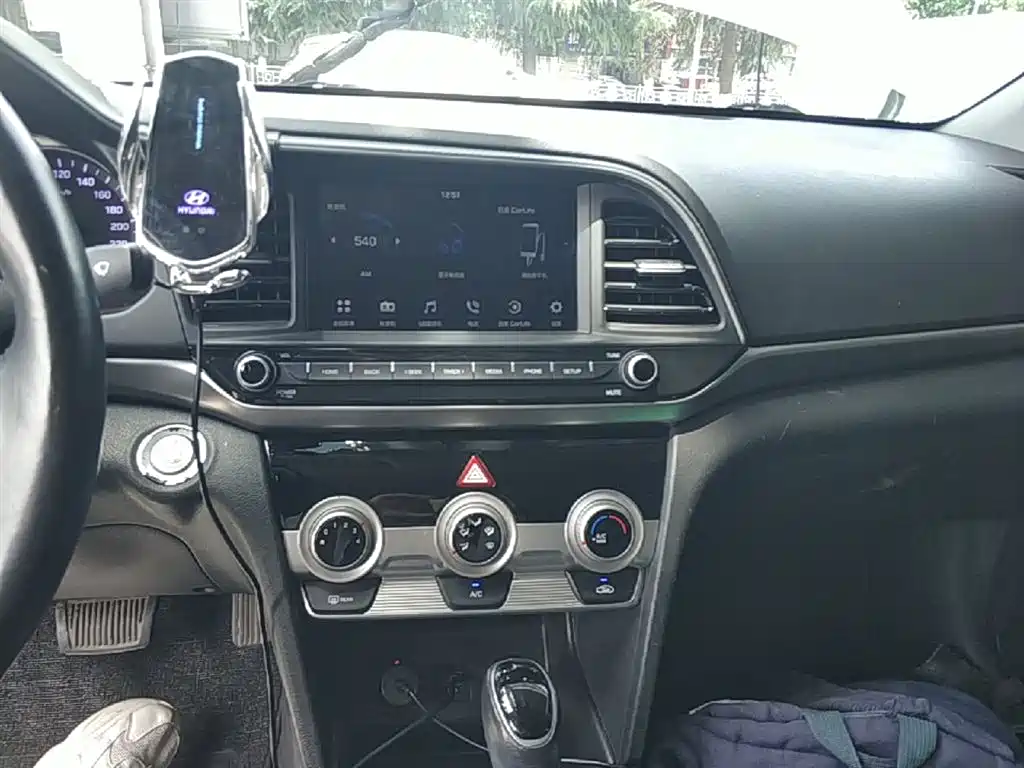 Hyundai Elantra 2019 — фото 13