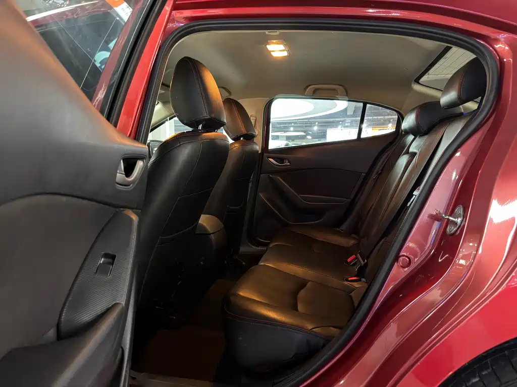 Mazda 3 Axela 2019 — фото 14