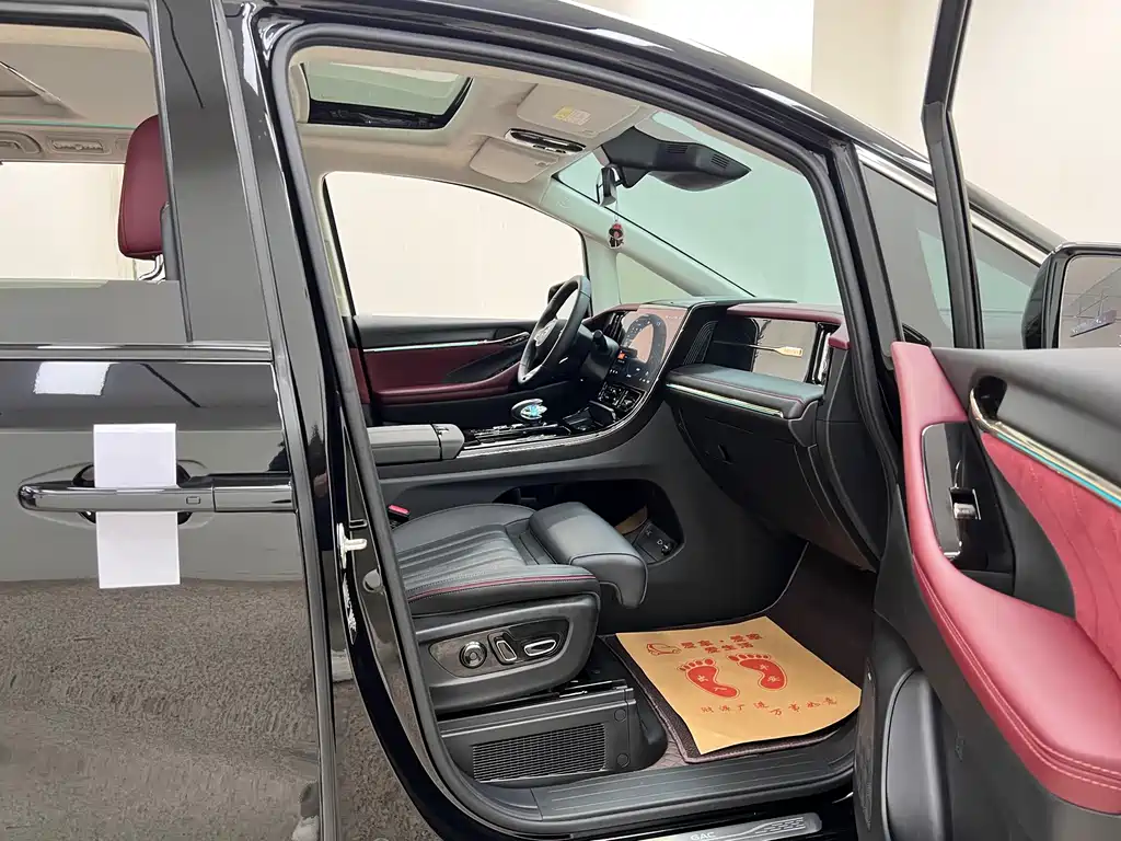 GAC Motor Trumpchi E9 2024 — фото 32