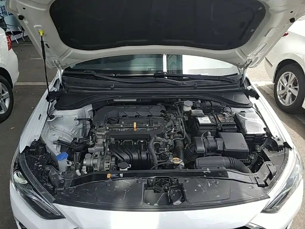 Hyundai Elantra 2019 — фото 20