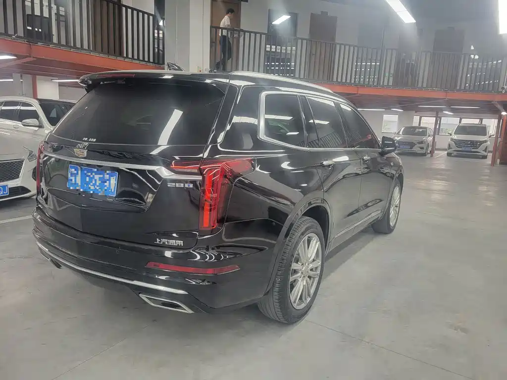 Cadillac XT6 2022 — фото 11