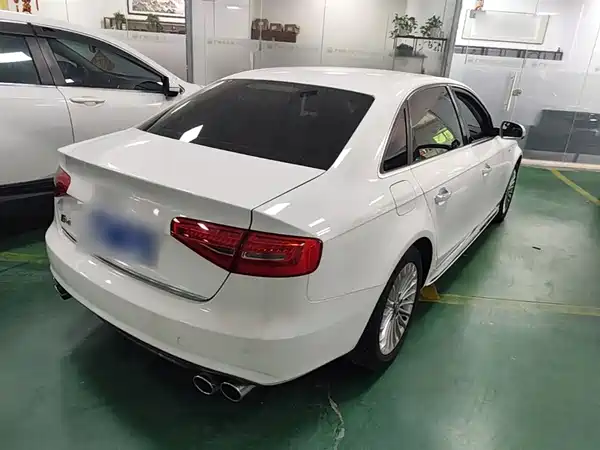 Audi A4L 2016