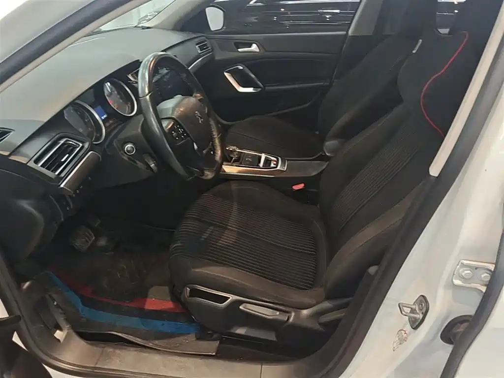 Peugeot 408 2016 — фото 15
