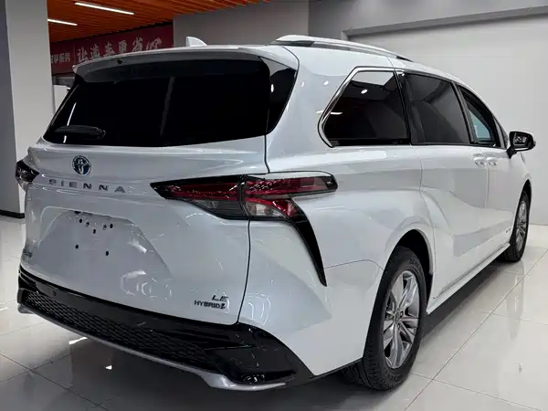 Toyota Sienna 2023