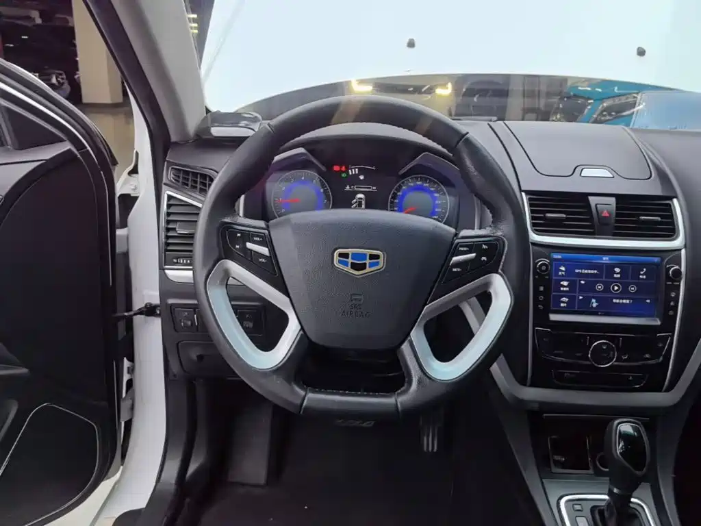 Geely Emgrand 2016 — фото 11