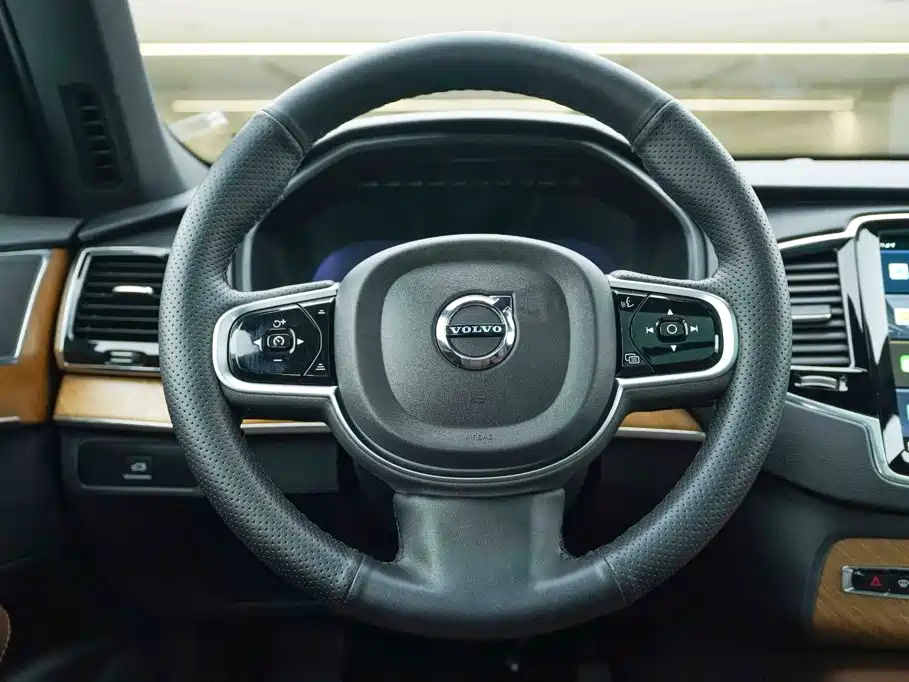 Volvo XC90 2023 — фото 18
