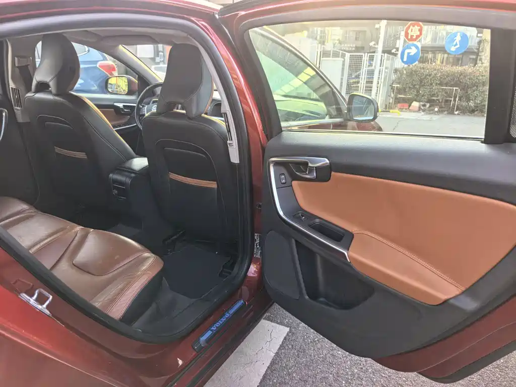 Volvo S60 2016 — фото 14