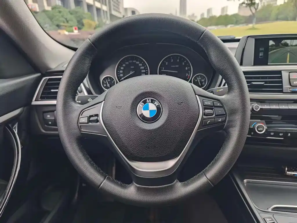 BMW 3 Series GT 2018 — фото 12