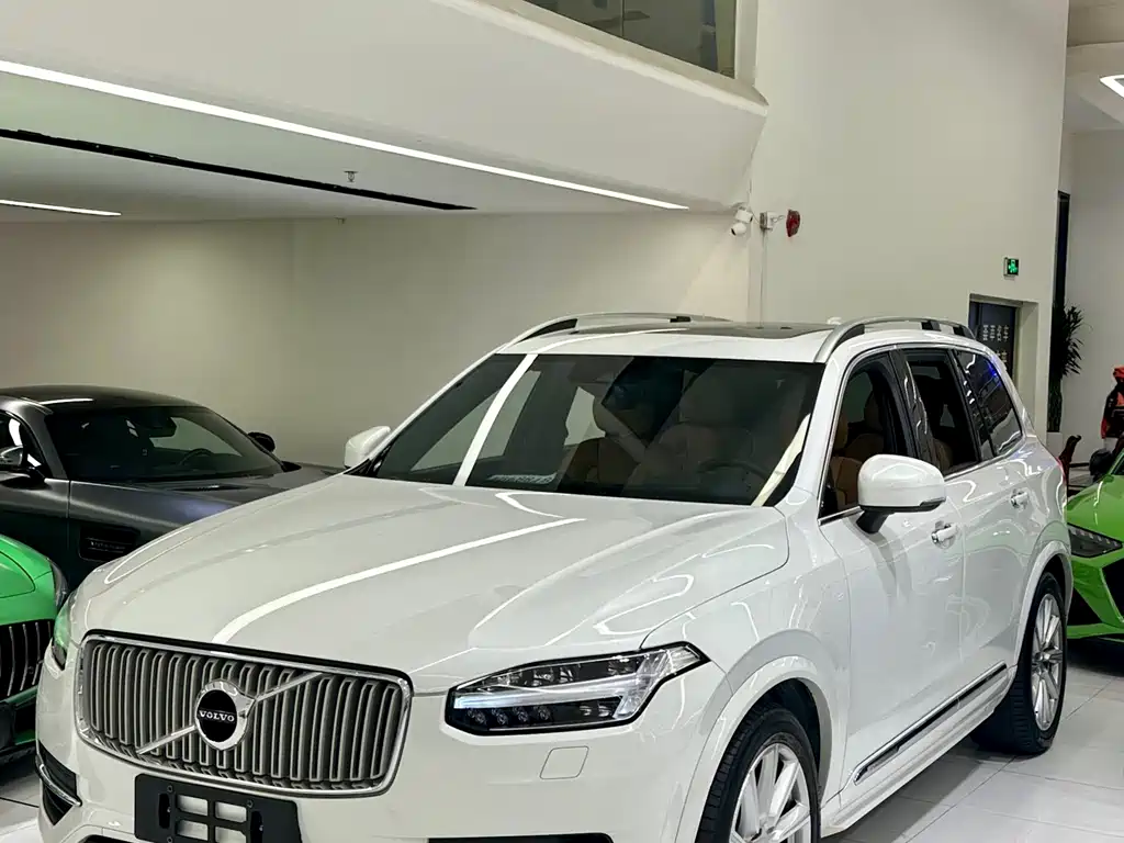Volvo XC90 2017 — фото 1