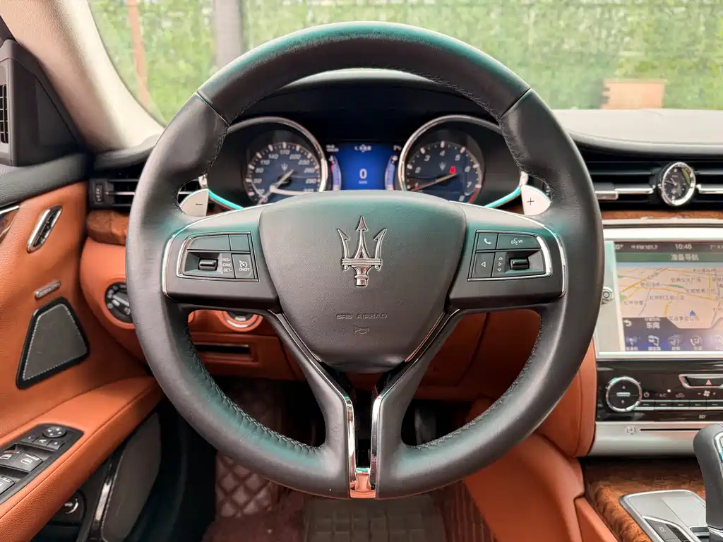 Maserati Quattroporte 2017 — фото 17
