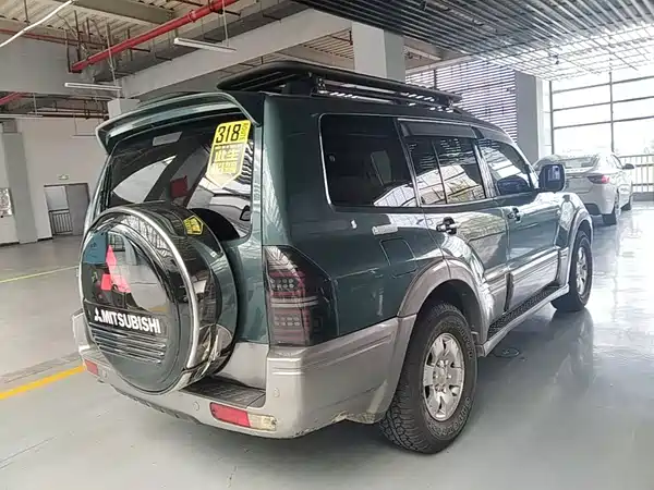 Mitsubishi Pajero 2015