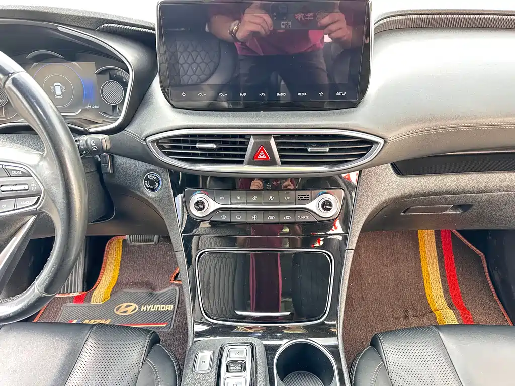 Hyundai Santa Fe 2020 — фото 16