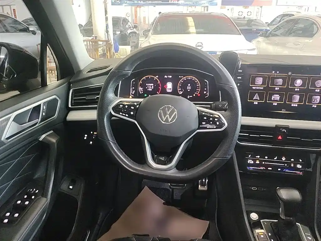 Volkswagen Tiguan L 2021 — фото 11