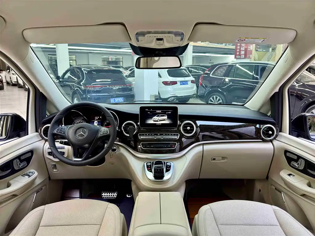 Mercedes-Benz V-Class 2018 — фото 9