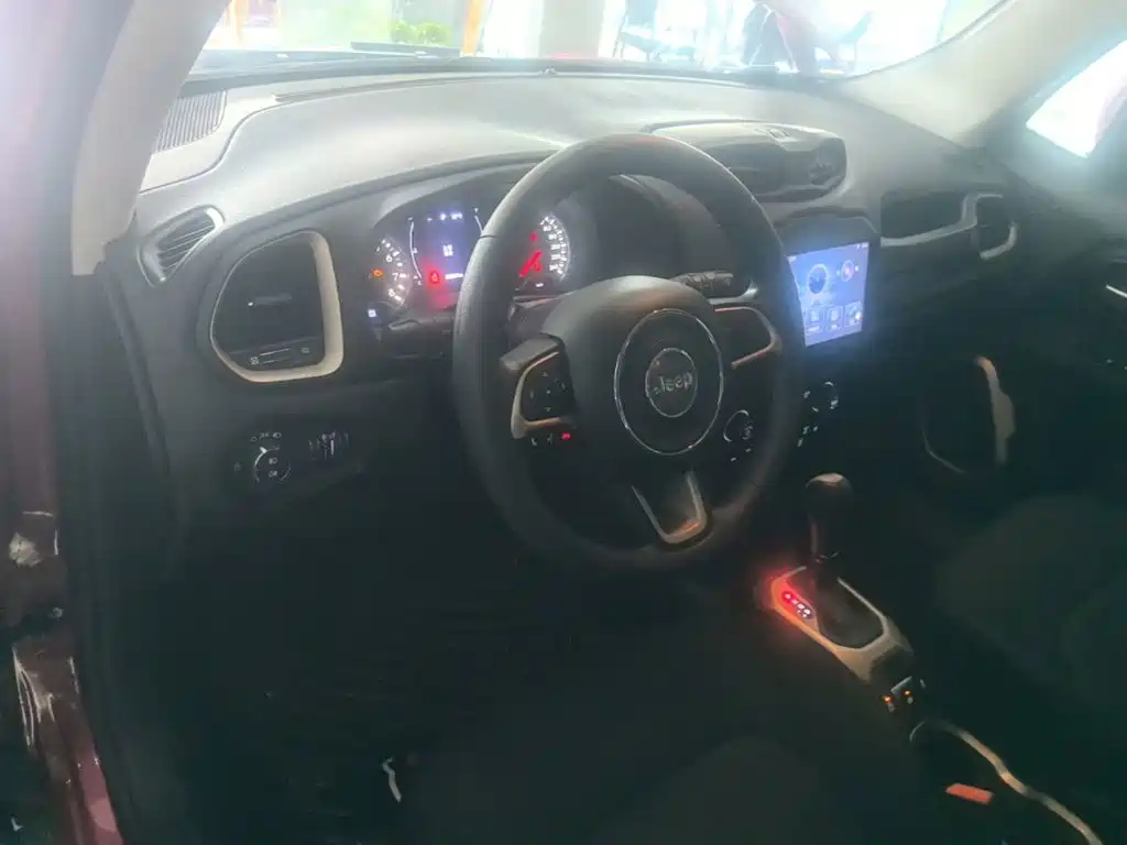 Jeep Renegade 2019 — фото 10