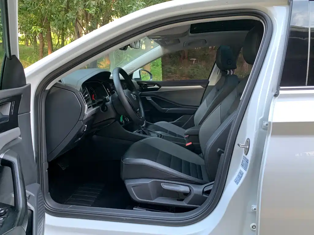 Volkswagen Sagitar 2019