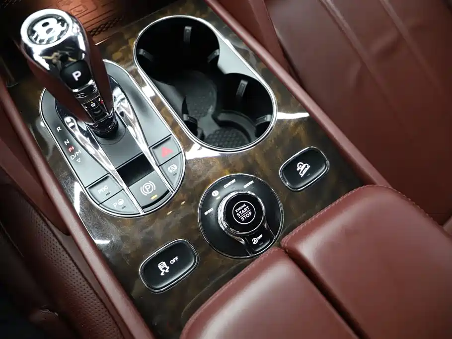 Bentley Bentayga 2022 — фото 13